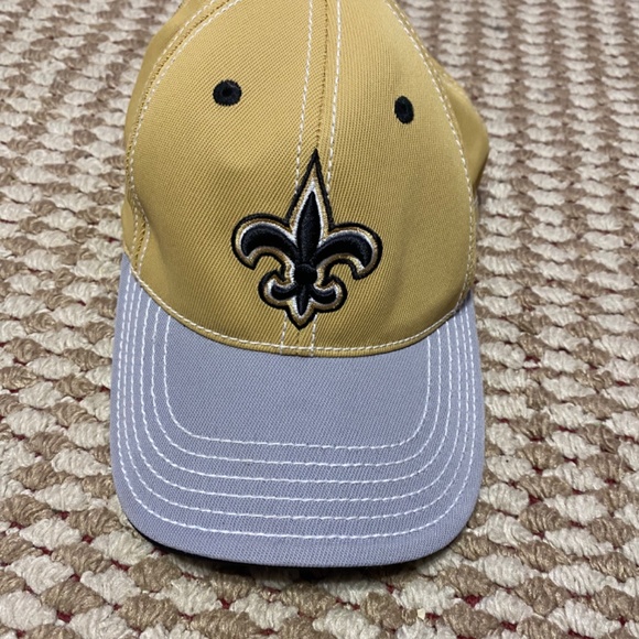Small fitted NFL Saints Hat - Picture 5 of 5